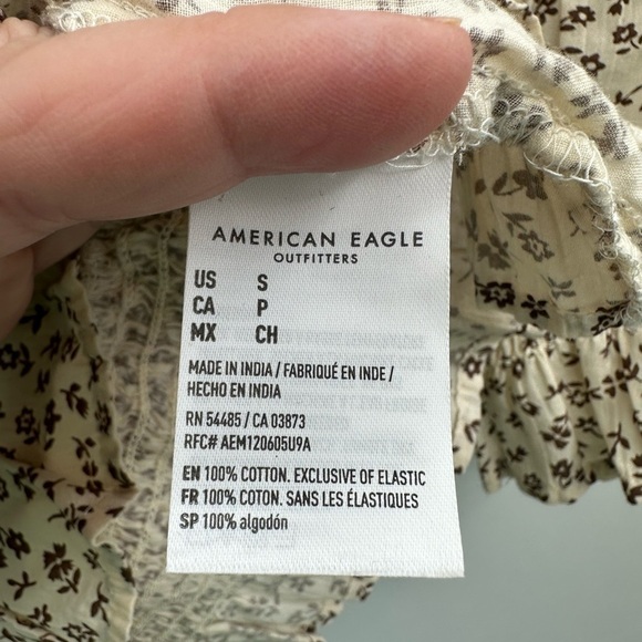 American Eagle cream/brown ditzy floral short sleeve blouse. SMALL - Picture 6 of 8